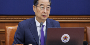 Parlamento da Coreia do Sul aprova impeachment de presidente interino