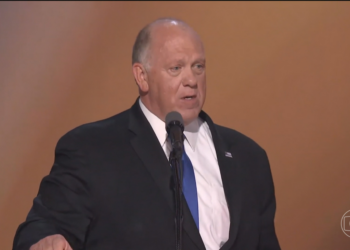 Czar da fronteira indicado por Trump restabelecerá os centros de detenção para famílias de imigrantes