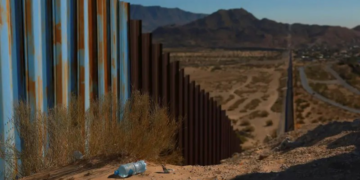 México prepara aplicativo com 'botão de alerta' para migrantes ameaçados de deportação nos EUA