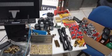 PM prende homem por violência doméstica e apreende arma de fogo e munições em residência