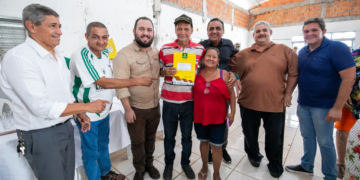 Moradores do Vila Verde recebem título definitivo de propriedade e celebram segurança e valorização de seus imóveis