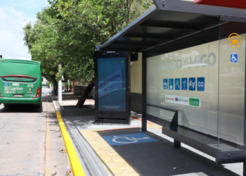 Prefeitura de Cuiabá implanta totens que ‘conversam’ com mulheres em pontos de ônibus; Projeto será lançado nesta sexta-feira (27), às 19h