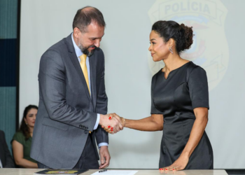 Bombeiros resgatam vítima de capotamento na BR-070