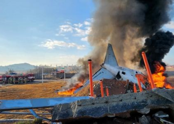 Avião sai da pista e colide contra muro na Coreia do Sul; há 28 mortos