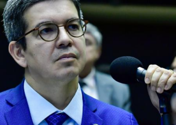 Líder do governo retira projeto que limita voto para senador a um candidato