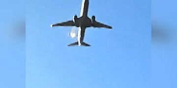 Vídeo mostra fogo no motor antes do pouso e explosão de avião