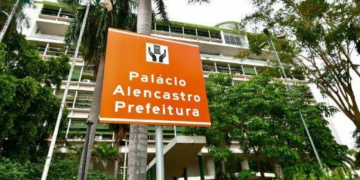 Servidores da Saúde realizam protesto nesta 2ª