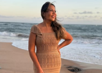 Após cirurgias, Mani Rego exibe novo corpão em passeio de barco: ‘Sabadou!’