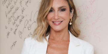 Denunciada ao MP, Claudia Leitte volta a remover Iemanjá de música