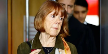 Francês condenado por drogar ex-mulher para estupros em série não vai recorrer da sentença de 20 anos de prisão