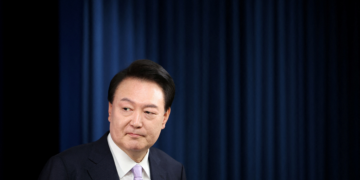 Justiça da Coreia do Sul emite mandado de prisão contra presidente que sofreu impeachment