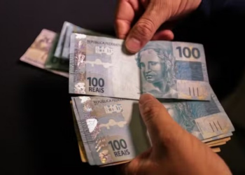 Salário mínimo será reajustado para R$ 1.518 a partir de 2025