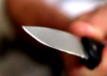 "Machão" parte com faca para cima da esposa grávida em MT