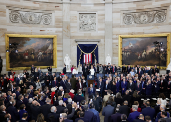 Homem 'com pensamentos suicidas' entrou armado no Capitólio um dia após posse de Trump, diz polícia