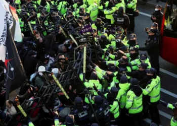 Por que a polícia não consegue prender ex-presidente coreano acusado de golpe