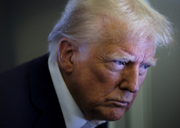 Trump anuncia tarifas à Colômbia após país negar receber voos com imigrantes deportados