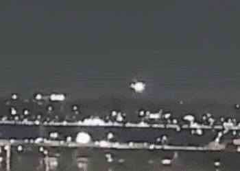 Relatório indica que equipe da torre de controle 'não estava normal' durante acidente aéreo em Washington, diz jornal