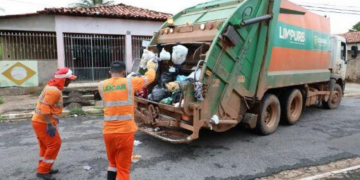 Coleta de lixo é retomada em Cuiabá e empresa vai aumentar frota
