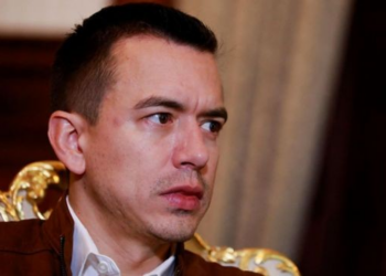 Rachada com presidente Noboa, vice do Equador diz que assumirá presidência e gera impasse