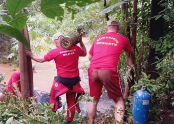 Jovem se afoga em rio e bombeiros realizam buscas