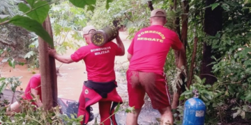 Jovem se afoga em rio e bombeiros realizam buscas