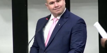 Abilio é empossado prefeito e prega harmonia entre Legislativo e Executivo