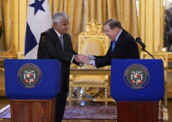 A 2 dias da posse de Maduro e com Venezuela sob tensão, González se reúne com ex-líderes latinos no Panamá