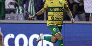 Cuiabá dispensa atacante Clayson