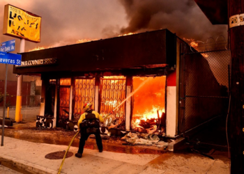 FOTOS e VÍDEOS mostram pior incêndio da história de Los Angeles