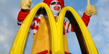 Adeus, “McWoke”: gigante do fast food também desiste da ideologia identitária