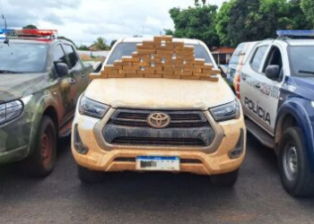 Polícia pega Hilux recheada com pasta base de cocaína