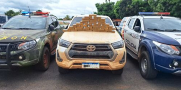 Polícia pega Hilux recheada com pasta base de cocaína
