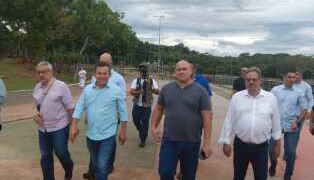 Mauro vistoria Parque das Águas com Abilio e garante parceria para recuperar espaço; veja vídeo