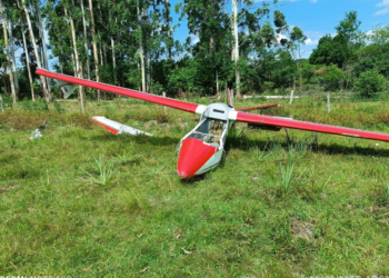 Avião de pequeno porte cai no RS, e vítimas são resgatadas sem ferimentos graves