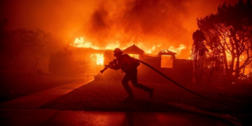 Saiba tudo sobre o trem que leva turistas mineiros para o Espírito Santo