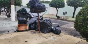 Moradores sofrem com falta de coleta de lixo