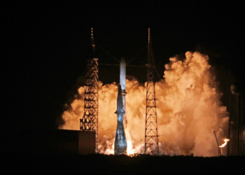 Blue Origin lança novo foguete à órbita, mas falha no pouso