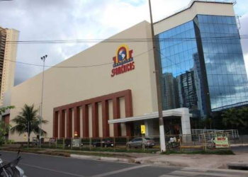 Menores furtam loja em shopping e são rendidos por segurança