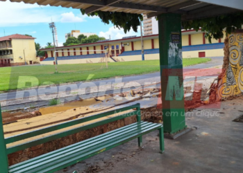 Parte do muro do Liceu Cuiabano desmorona