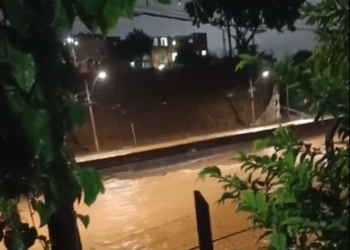 BH: Temporal provoca alagamentos e deixa pessoas ilhadas em ônibus; vídeos