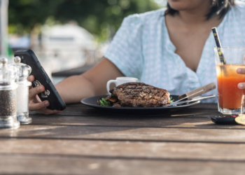 Mulher casada vive dilema após se apaixonar por namorado do ChatGPT