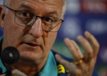 Dorival Júnior tem de ficar atento às suas escolhas