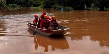 Governo de MT envia 240 cestas de alimentos, filtros de água e cobertores para moradores de Paranatinga