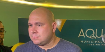 Abilio retira controle do Mercado do Porto da associação de feirantes e suspende cobrança de entradas no Aquário Municipal; vídeo