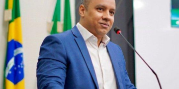 Secretário pede perdão a Virginia após bronca; veja vídeo