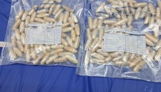 Bolivianos engolem 100 capsulas de cocaína e são presos na Rodoviária de Cuiabá