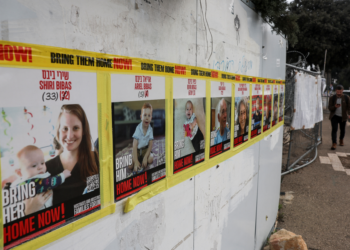 Sequestrado mais novo, símbolo dos reféns: quem era a família Bibas, que Hamas devolveu a Israel em caixões pretos