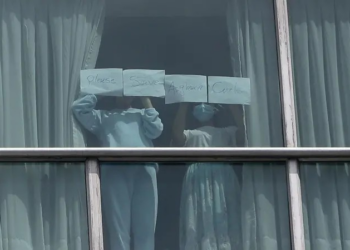 Os imigrantes deportados pelos EUA que ficam isolados em hotel no Panamá e pedem ajuda pelas janelas