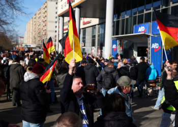 Protestos, avanço da extrema direita e influência dos EUA geram clima de tensão no último dia de campanha na Alemanha