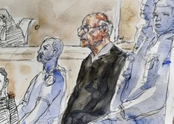 O ex-cirurgião acusado de abusar de 299 crianças anestesiadas que agora enfrenta julgamento na França